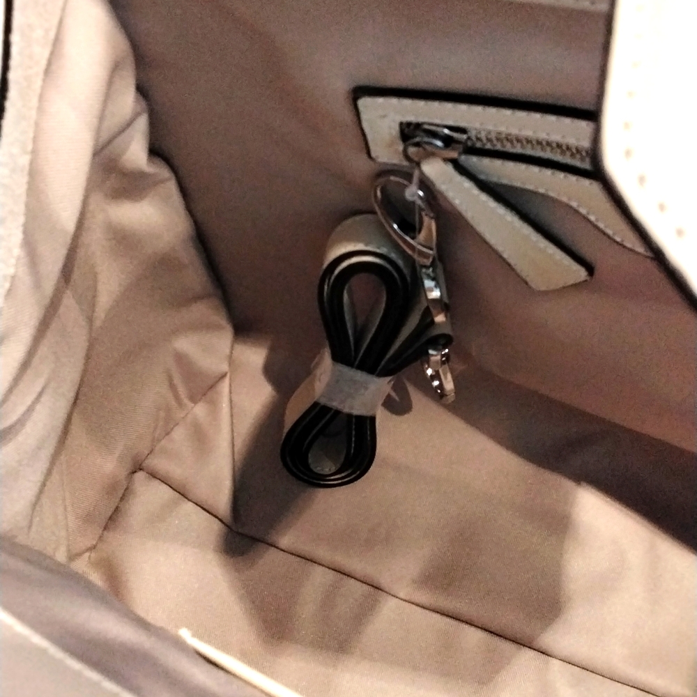 Varriale large tote in genuine leather (made in Italy) 17" x 12" x 6.5" - Picture 11 of 16